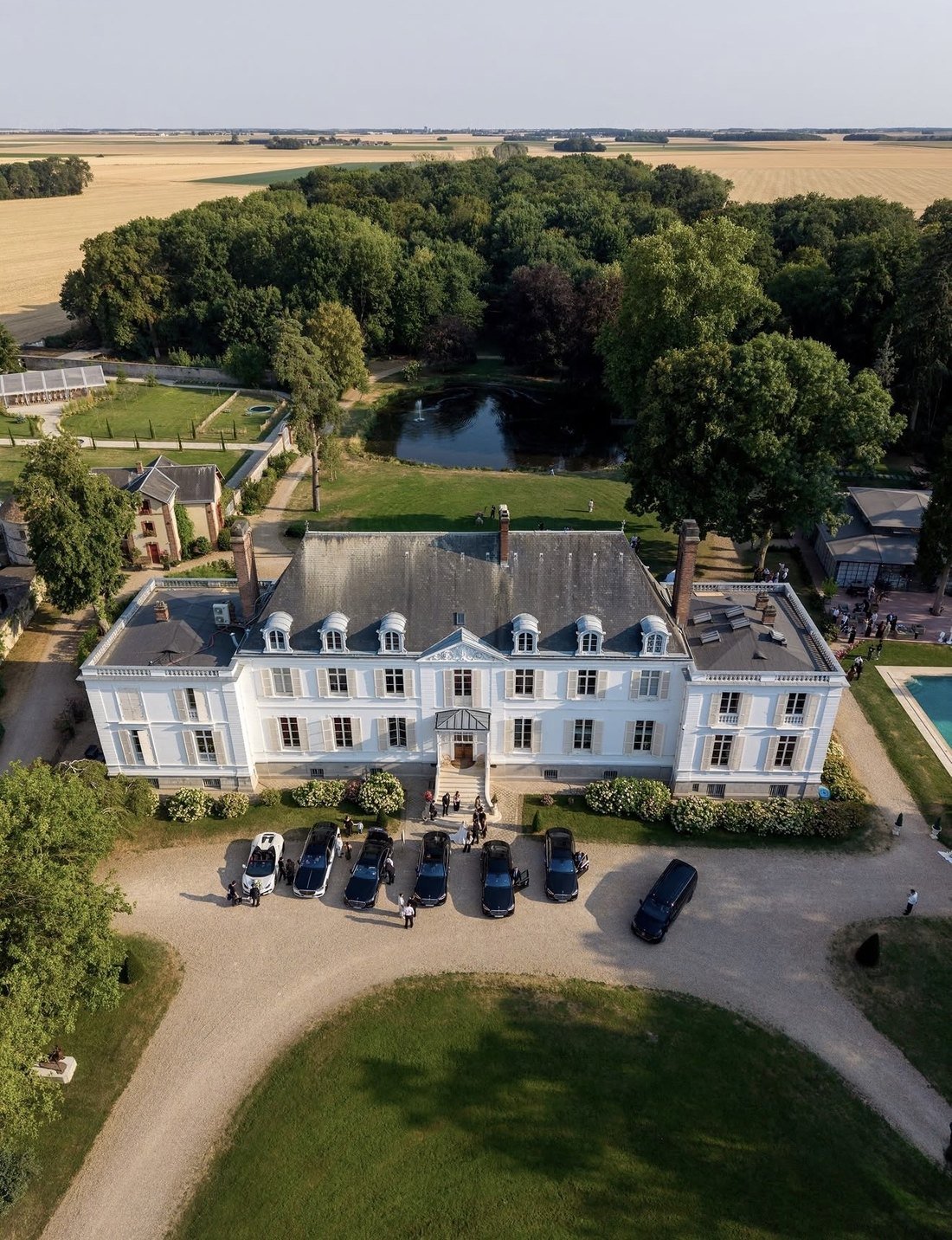 Vue aérienne d’un domaine de mariage